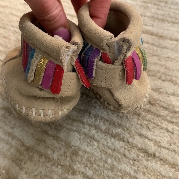 Adorable moccasins - Picture 3 of 3